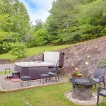 Family Home With Views About 5 Mi To Downtown Asheville!