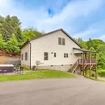 Family Home With Views About 5 Mi To Downtown Asheville!