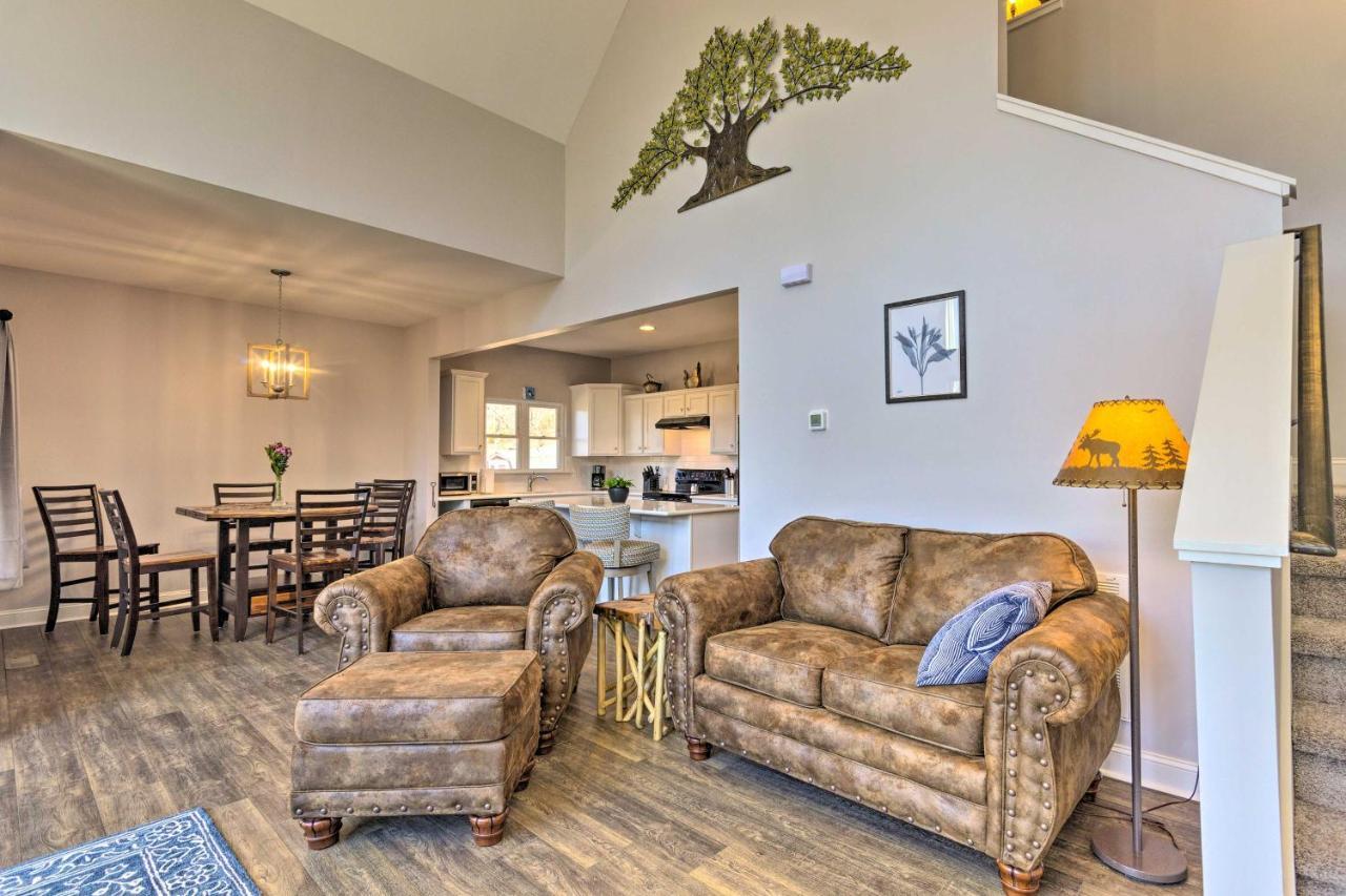 Holiday home Family With Views About 5 Mi To Downtown Asheville!