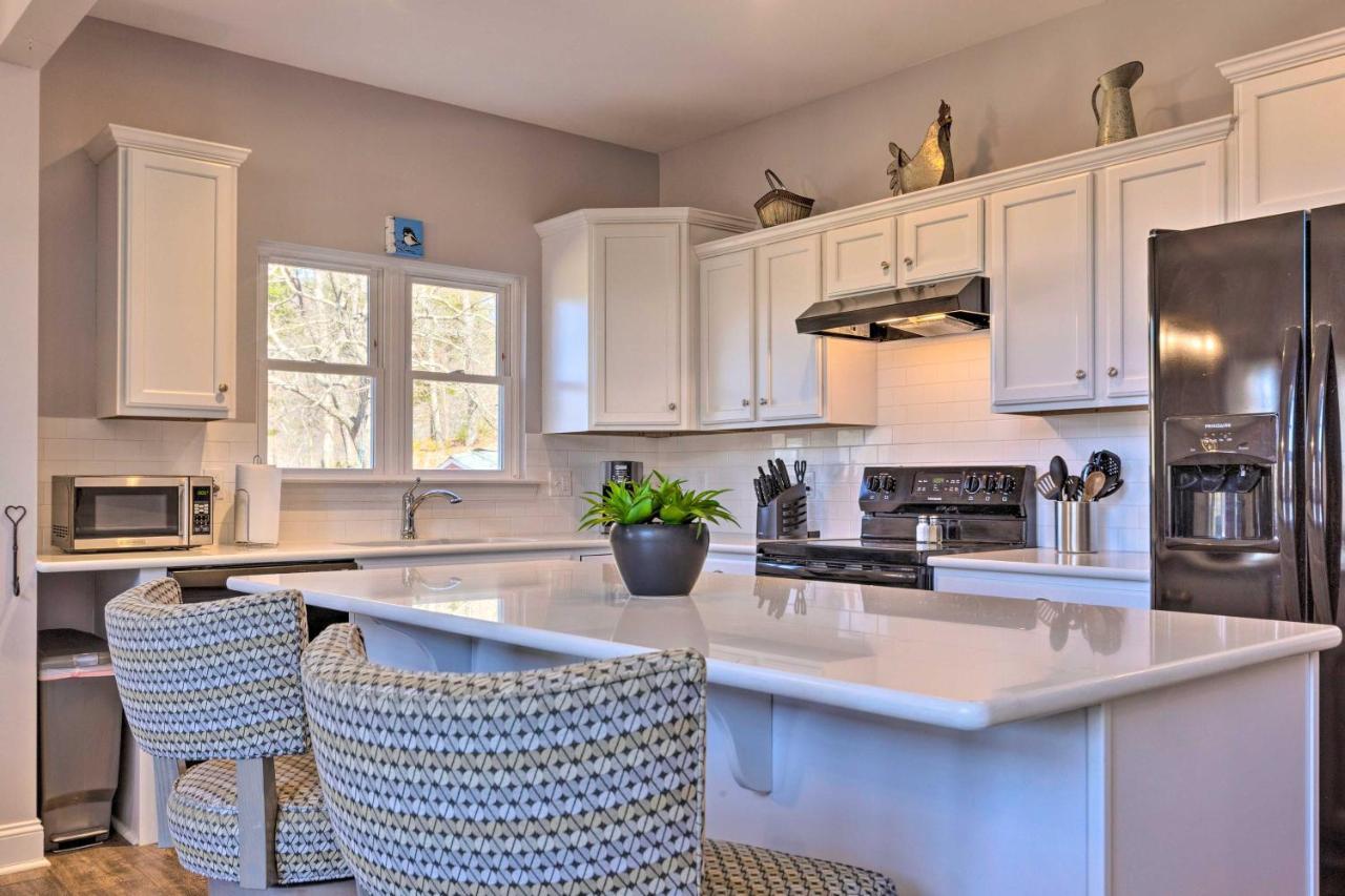 Family With Views About 5 Mi To Downtown Asheville! Holiday home Asheville