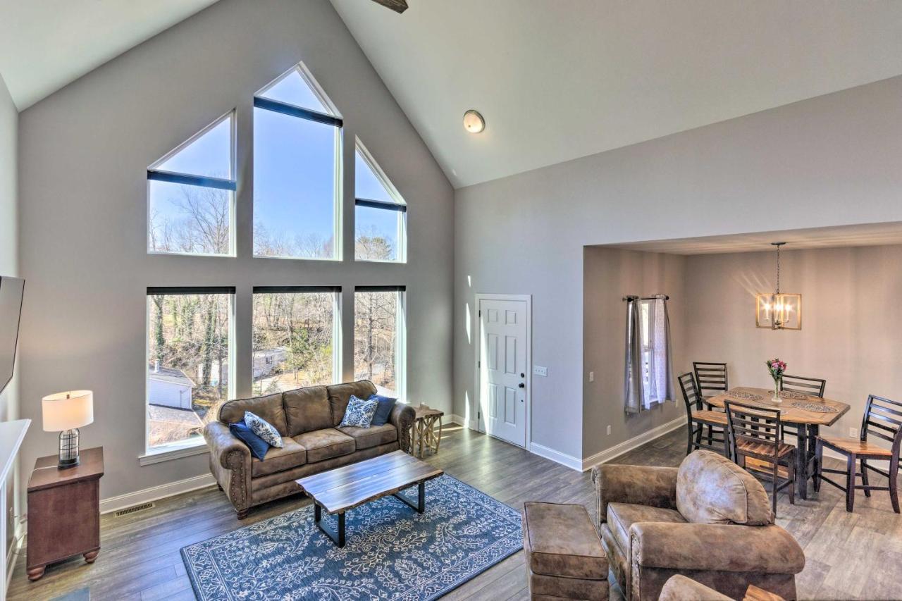 Holiday home Family With Views About 5 Mi To Downtown Asheville!