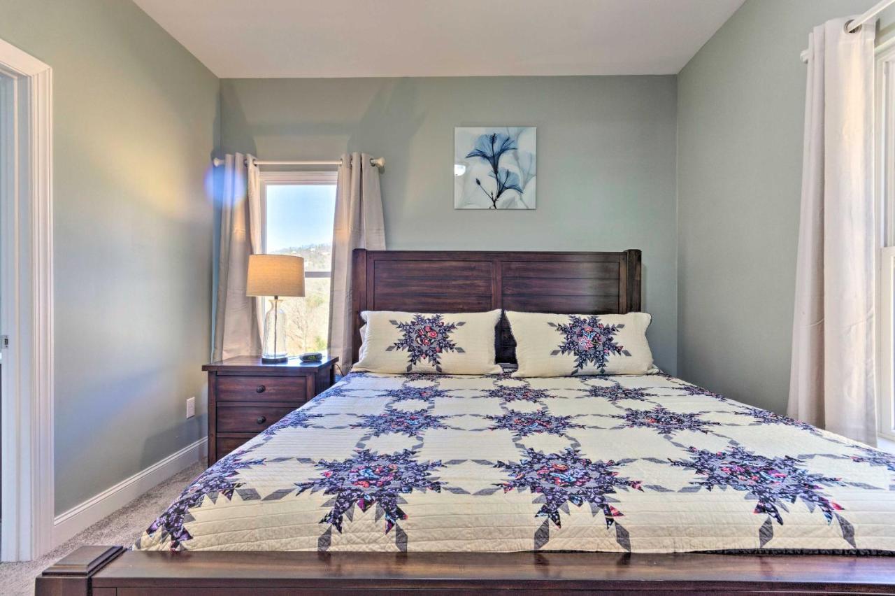 Holiday home Family With Views About 5 Mi To Downtown Asheville! *
