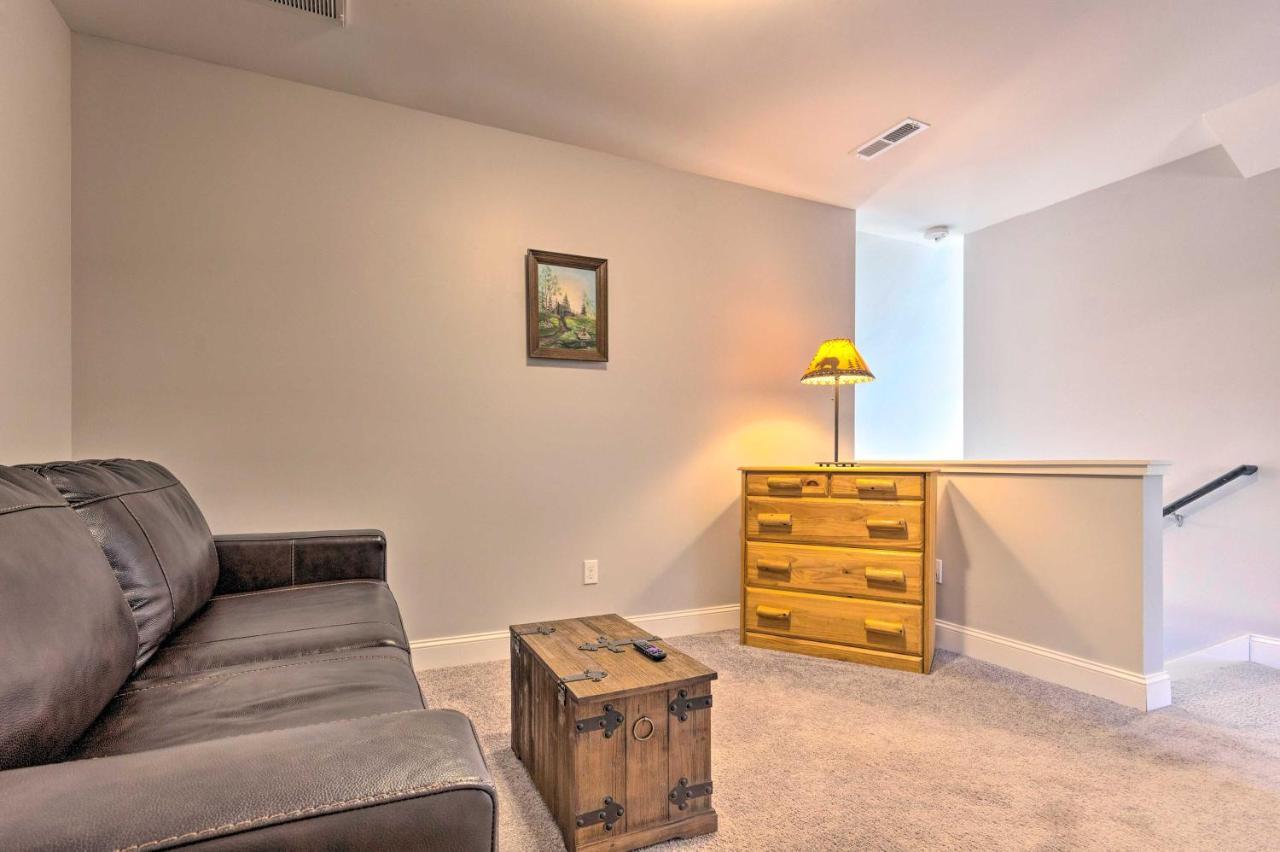 Holiday home Family With Views About 5 Mi To Downtown Asheville!