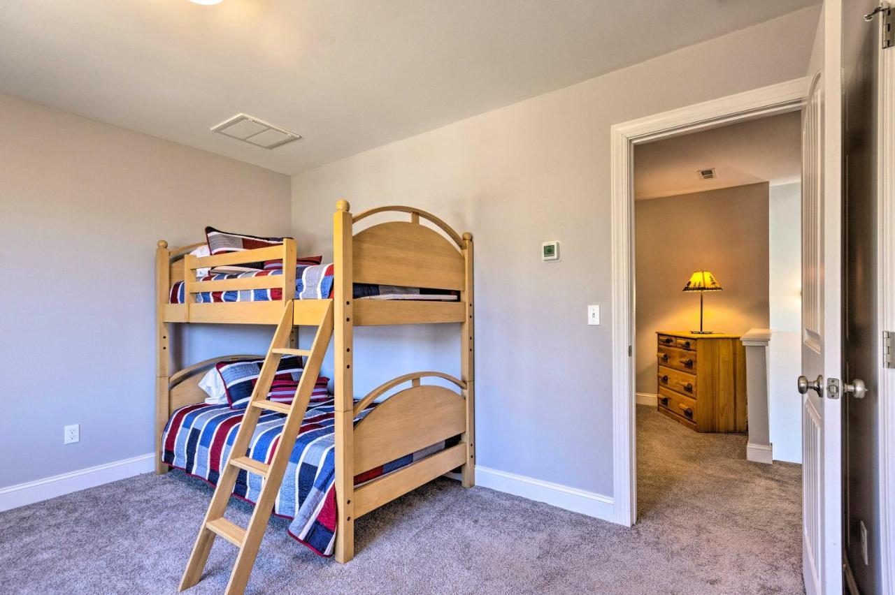 Holiday home Family With Views About 5 Mi To Downtown Asheville!