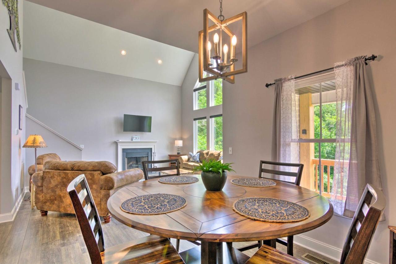 Holiday home Family With Views About 5 Mi To Downtown Asheville!