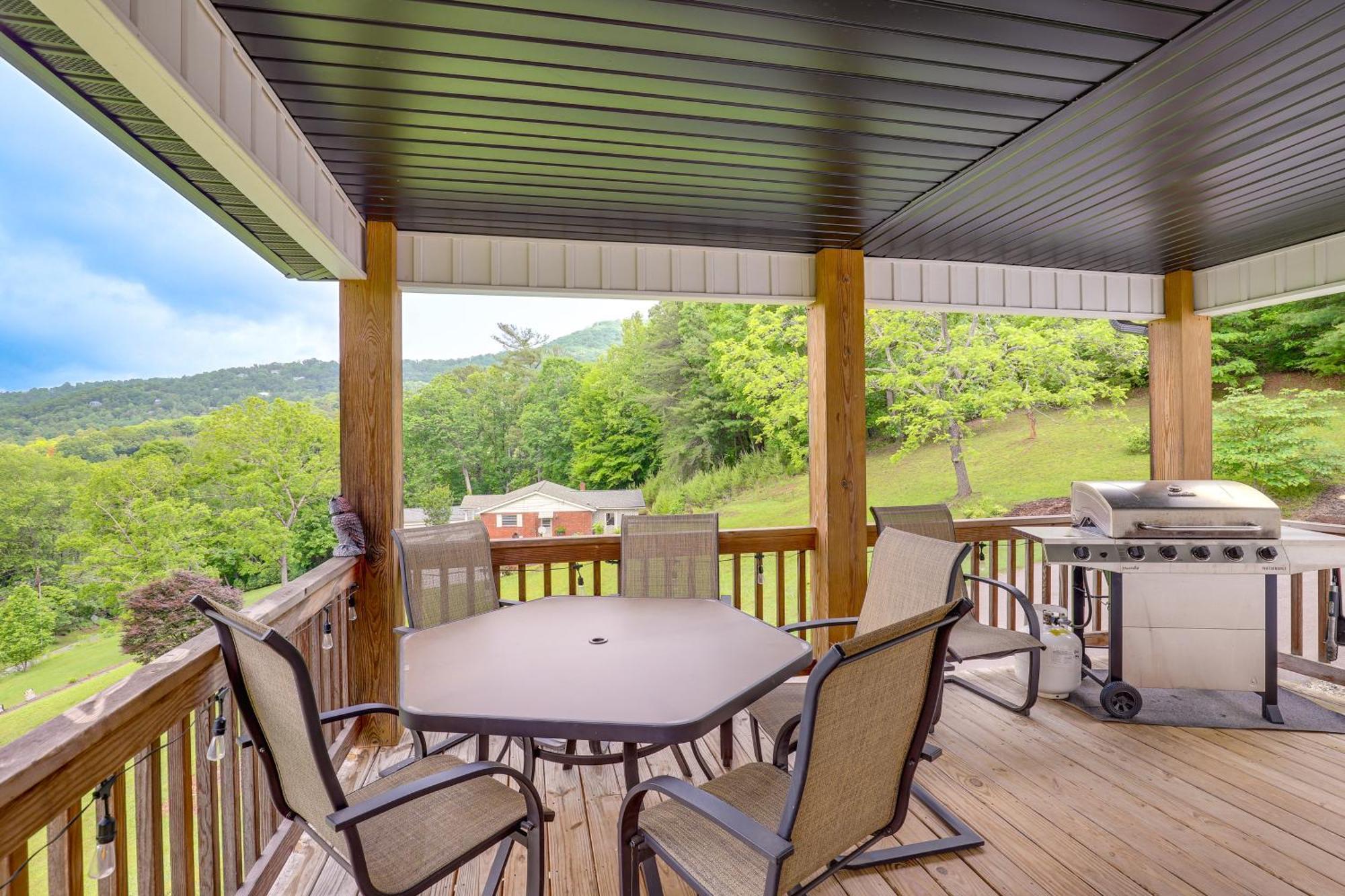 Family With Views About 5 Mi To Downtown Asheville! Holiday home Asheville